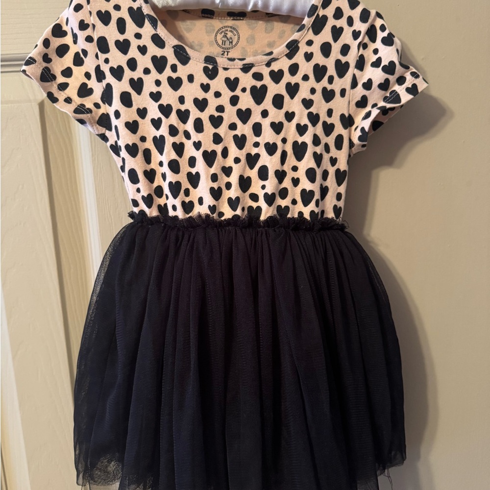 Black and White Tiered Pleated Casual Dress with Cap Sleeves